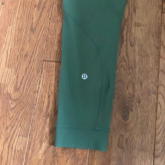 *SOLD* LULULEMON BRAND NEW crop legging - Picture 7 of 7